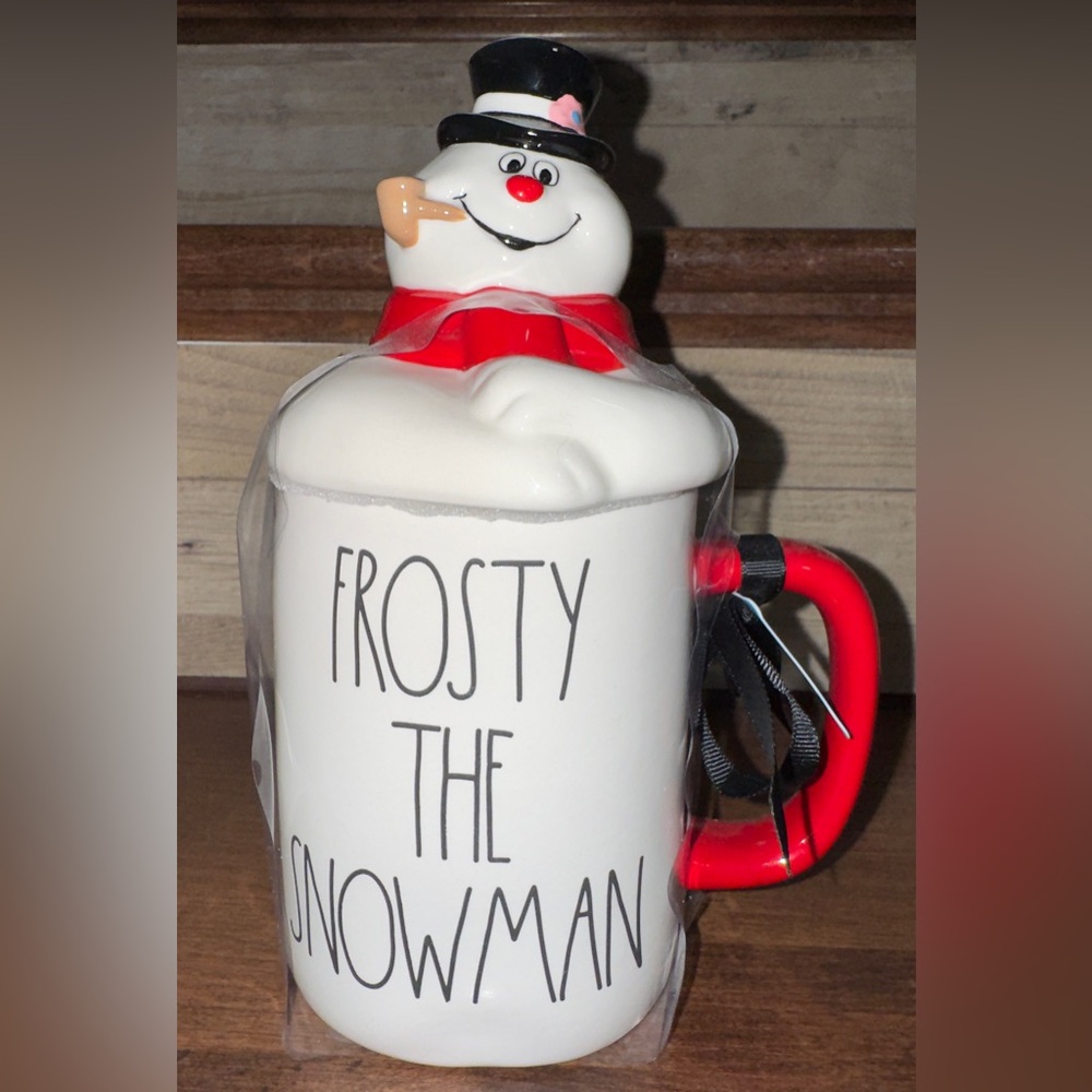 Super Cute 🥰 FROSTY ☃️ mug with top hat lid, by Rae Dunn - NEW